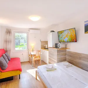 New With Aircon & Free Parking Apartament Lublana